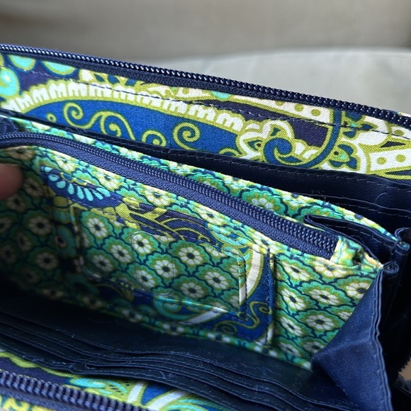 Vera Bradley- Rhythm and Blues (retired in 2011) zip accordion wallet - Picture 4 of 6